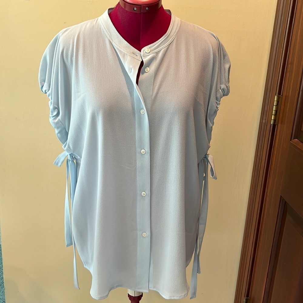 Vince Camuto  blouse dropped shoulder short sleeve top light blue NWOT   Size M